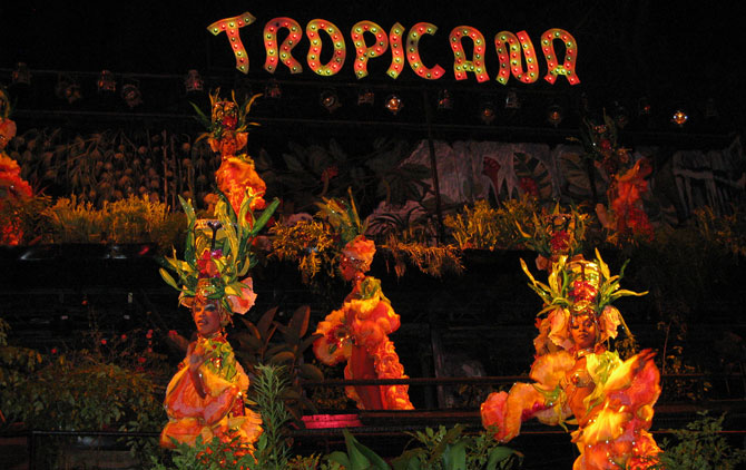 Tropicana Show - Photo by Christian Córdova / CC BY 2.0