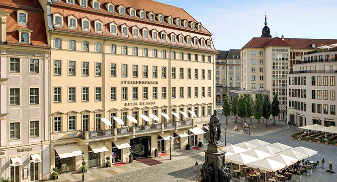 Das Steigenberger Hotel de Saxe in Dresden von Aussen. 