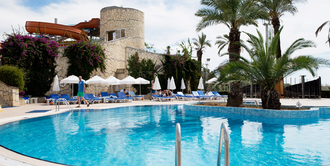 Pool, Blue Waters Club
