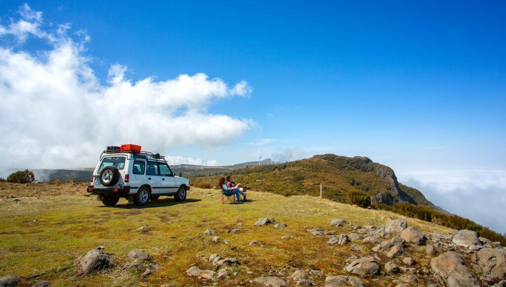 Camper in den Bergen Madeiras.